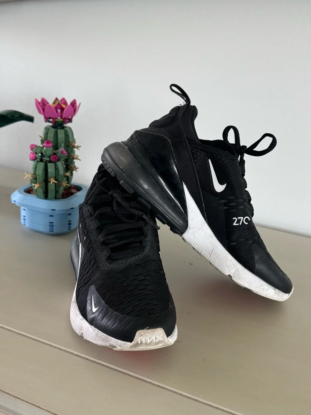 Nike Black & White Air Max 270 Lightweight Sneakers